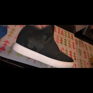 Women camo shoes